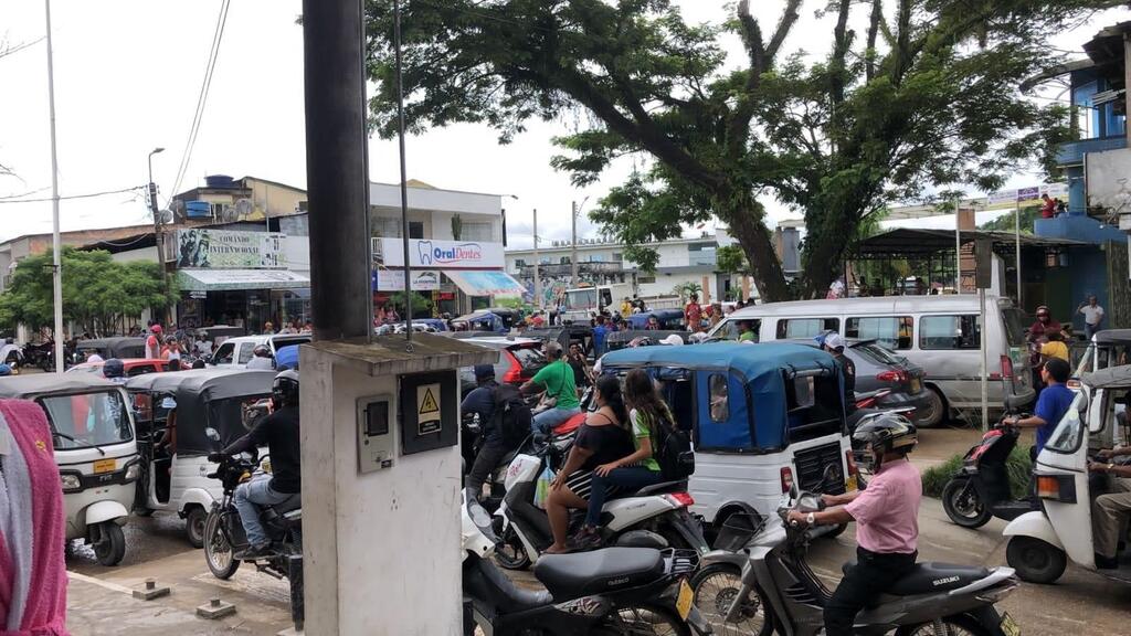 image for Motociclistas bloquean paso fronterizo entre Leticia y Tabatinga