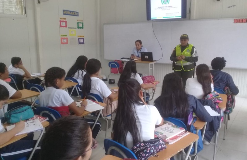 Estudiantes en una aula de clases