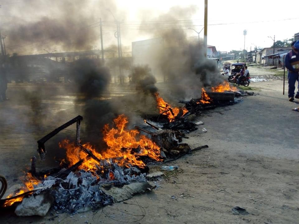 image for Pobladores del A H Progreso bloquean avenida participación