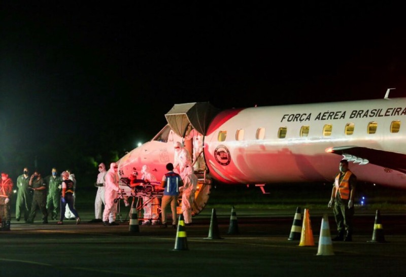 image for Governo transfere 16 pacientes em tratamento da Covid-19 para Goiânia