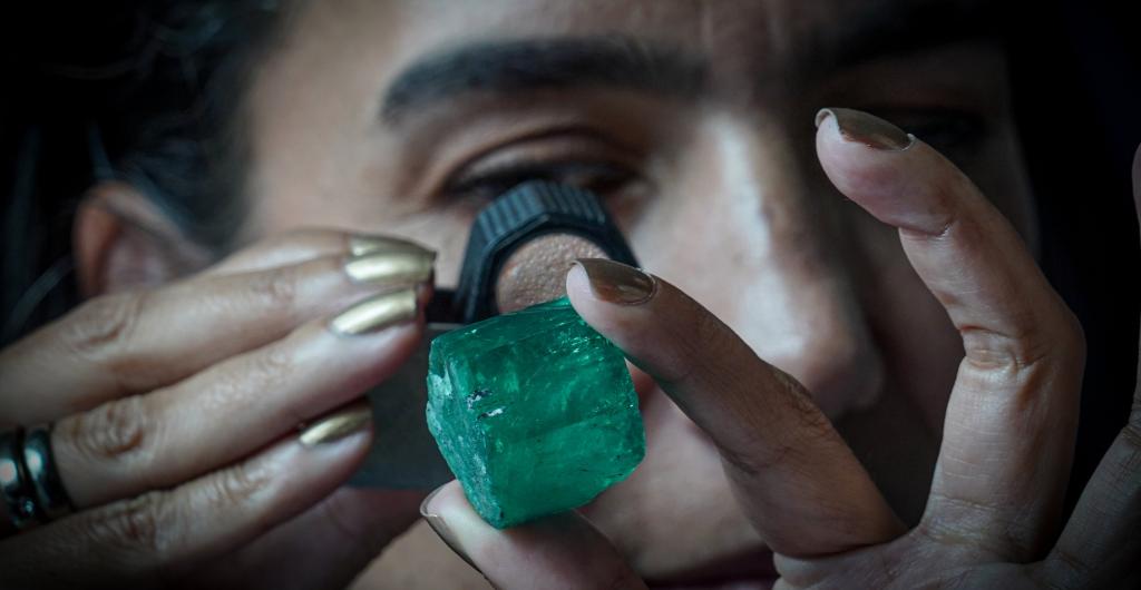image for Asia pone sus ojos en las esmeraldas colombianas