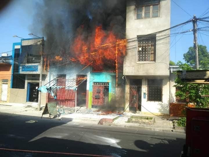 image for Incendio deja en la calle a familia