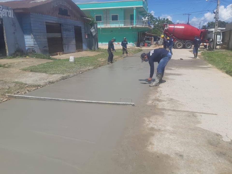 image for Prefeitura retomou pavimentação em concreto armado na Rua Fábio Lucena