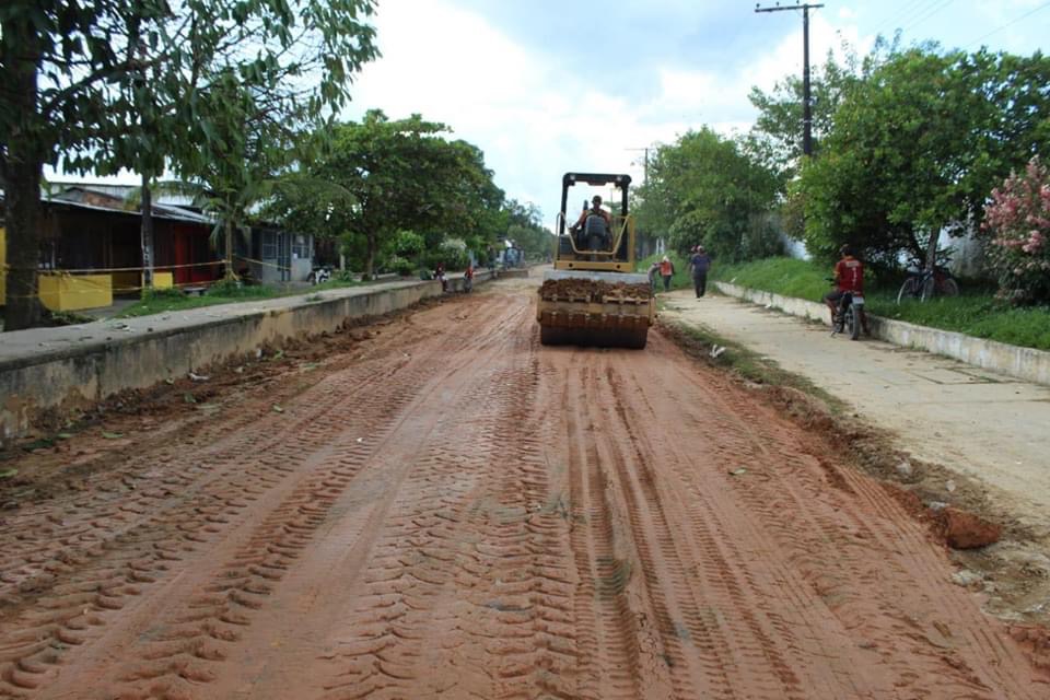 image for Prefeitura realizando o serviço de limpeza e terraplanagem na Rua Brasil