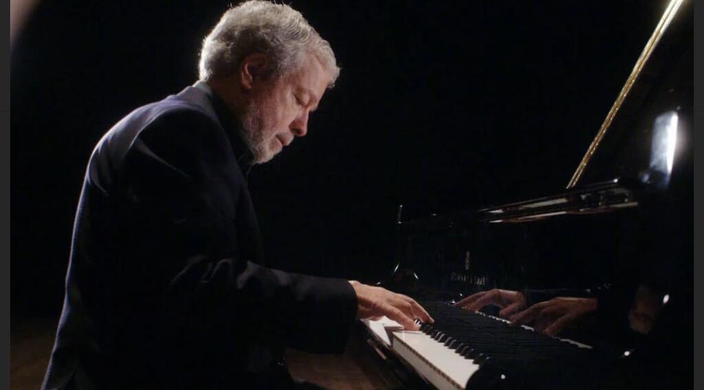 image for Pianista Nelson Freire morre aos 77 anos