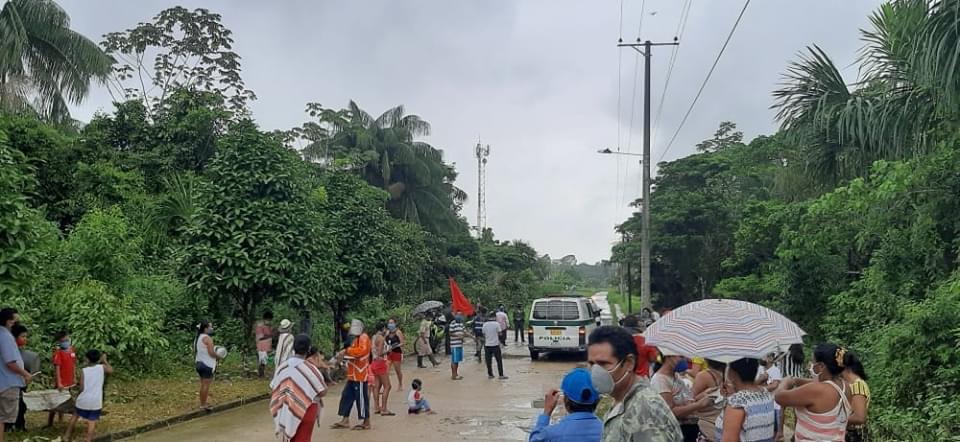 image for Habitantes del barrio Manguare salen a las calles en manifestación