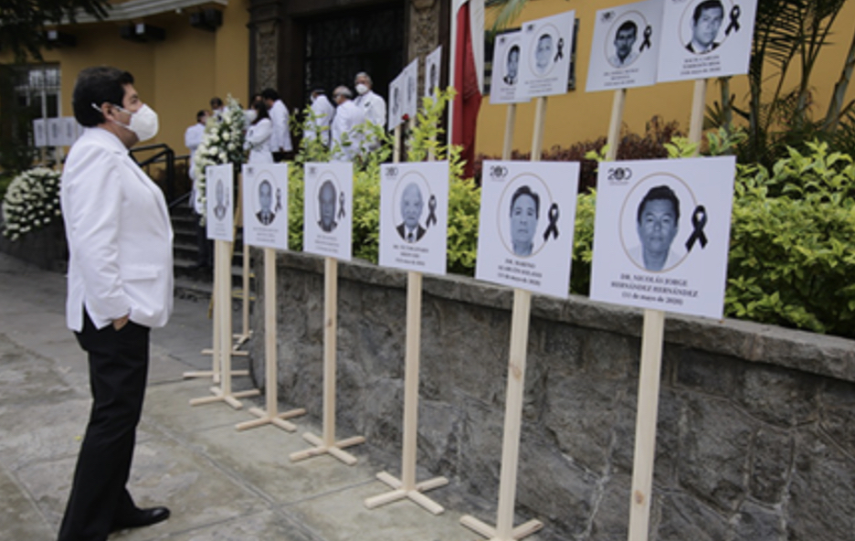 image for 33 médicos héroes de la pandemia del COVID-19