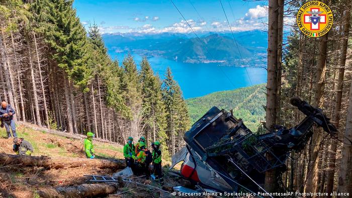 image for Accidente deja al menos 13 muertos al caerse cabina de teleférico en Italia