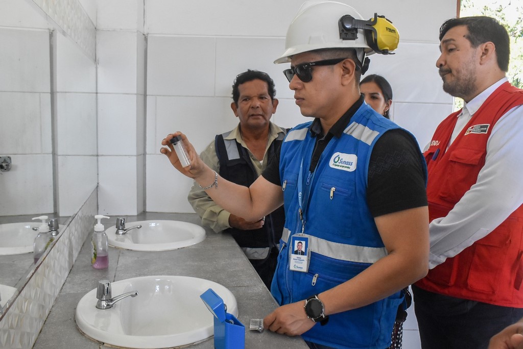 image for Verifican cloración del agua potable en colegios de Iquitos