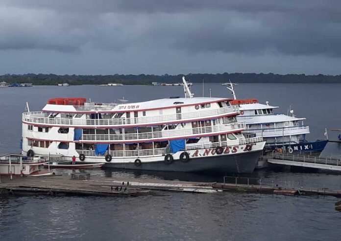 image for Autorizado transporte fluvial de passageiros oriundos de outros municípios / Tefe