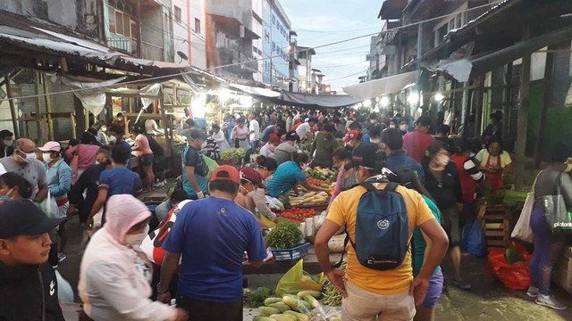 image for Ciudadanos continúan abarrotando el mercado Belén