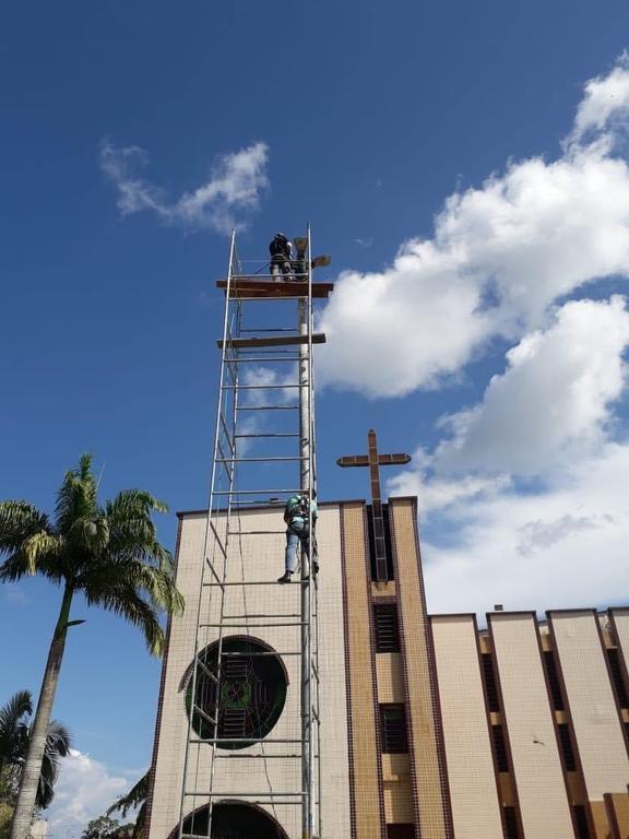 image for Instalação da iluminação pública nos postes da praça da Igreja