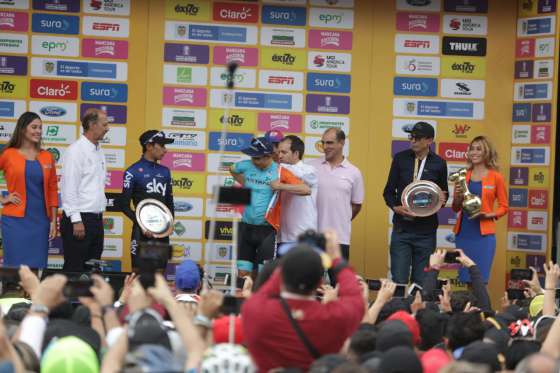 Personas en un evento de premiacion