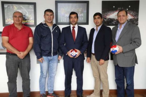 Cinco personas en una foto