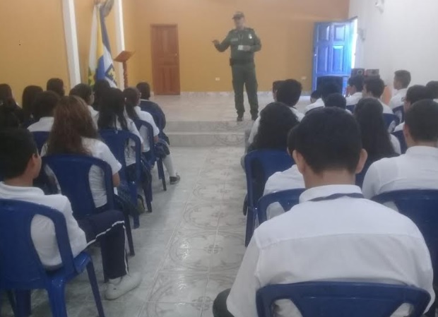 image for Policía socializa con estudiantes el código de policía y convivencia