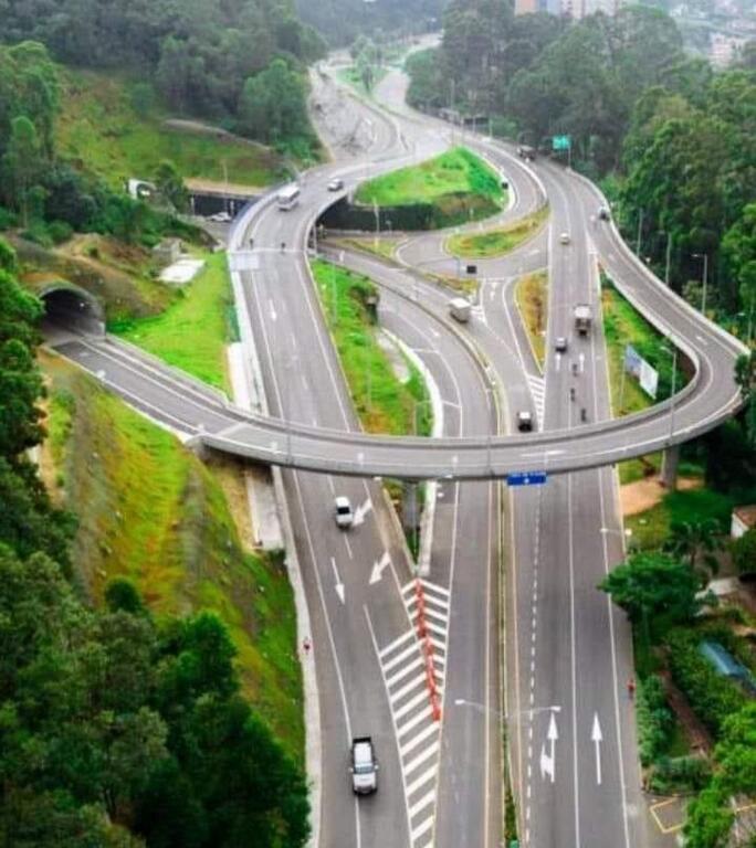 image for Túnel en Medellín que conecta al valle del Aburra con el valle de San Nicolas