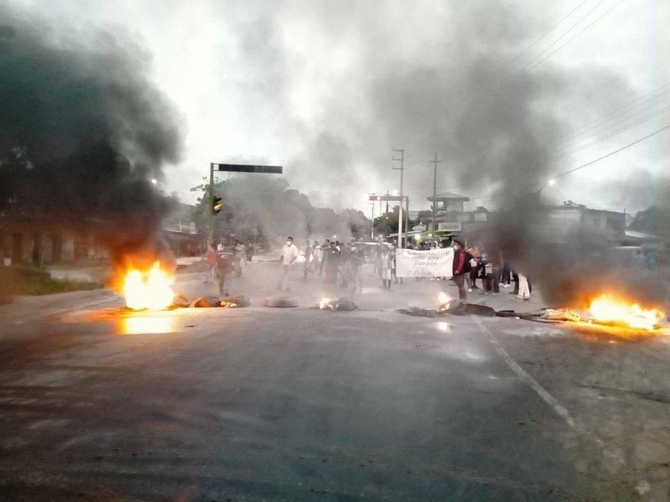 image for Bloquean la carretera Iquitos Nauta