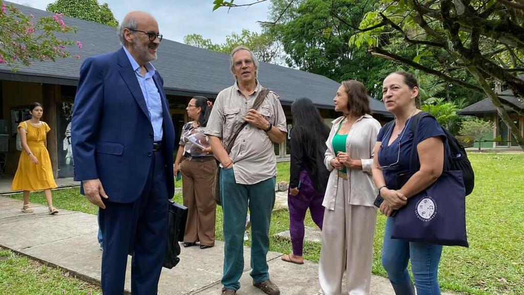 image for Visita del profesor Leopoldo Múnera