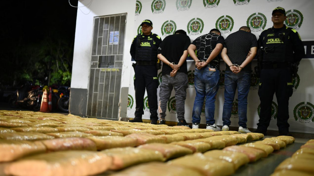 image for Tres hombres fueron sorprendidos transportando 150 mil gramos de marihuana en Aranjuez