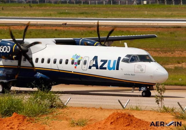 image for Piloto é aplaudido por voltar e embarcar senhora que perdeu voo