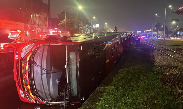 image for TransMilenio se volcó en la carrera 30