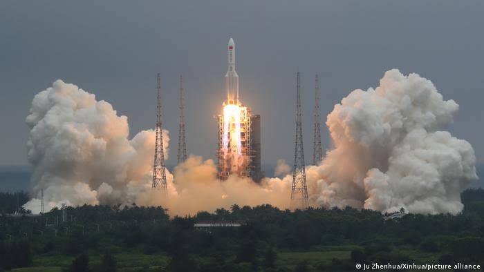 image for China lanza el primer módulo de su estación espacial