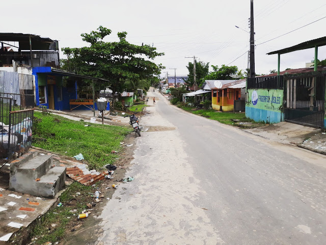 image for Adolescentes roubam aparelho de carro e jogam pedra no rosto do proprietário