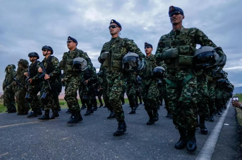 image for Presidente de esquerda causa desconforto em Forças Armadas na Colômbia