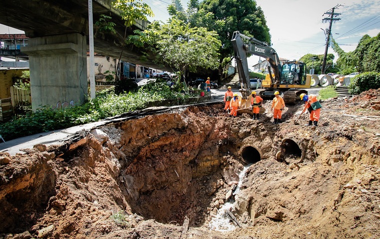 image for Prefeitura intensifica obra emergencial próxima ao viaduto 