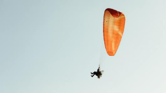 Persona en parapente