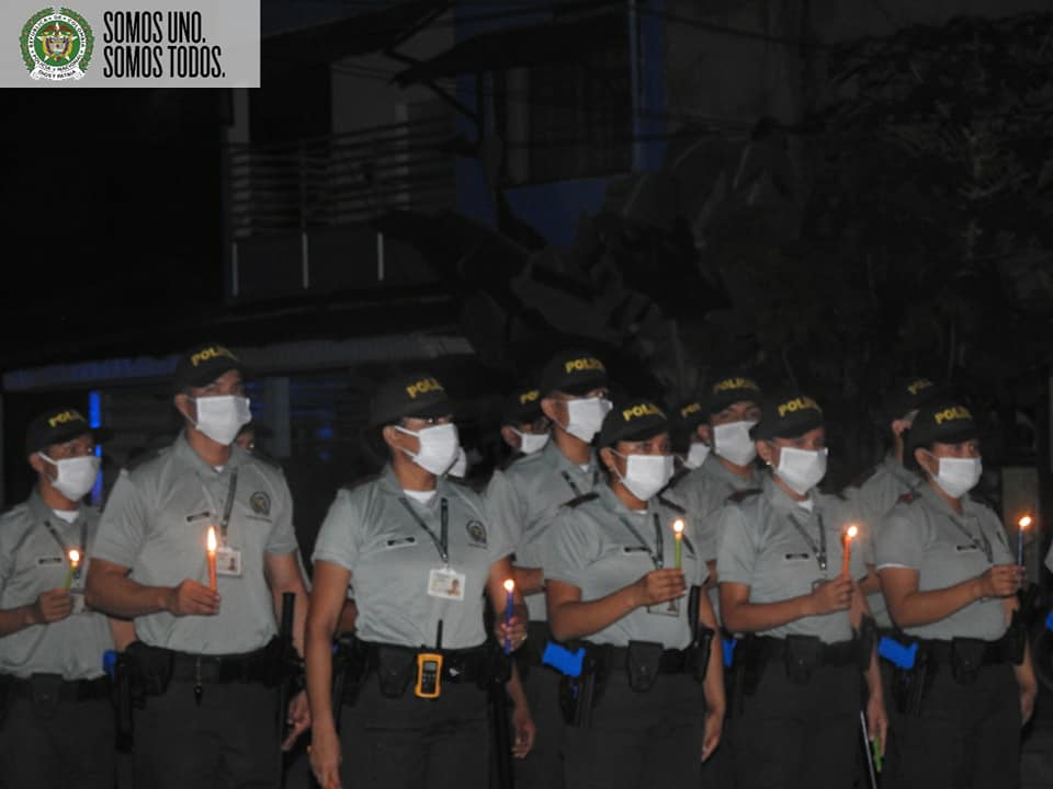 image for Comando Departamento de Policía Amazonas en la noche de la velitas