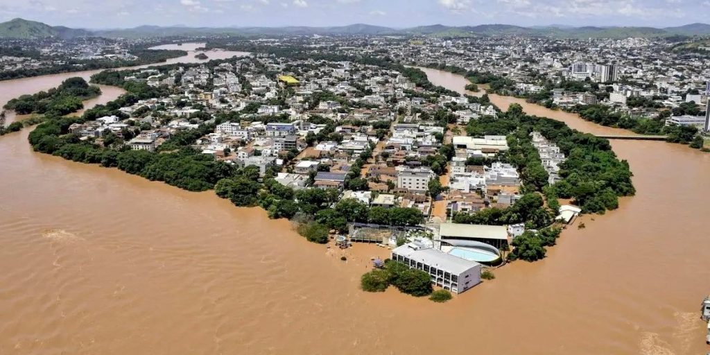 image for  Sala de Crise apresenta informações sobre cheia no Rio Doce