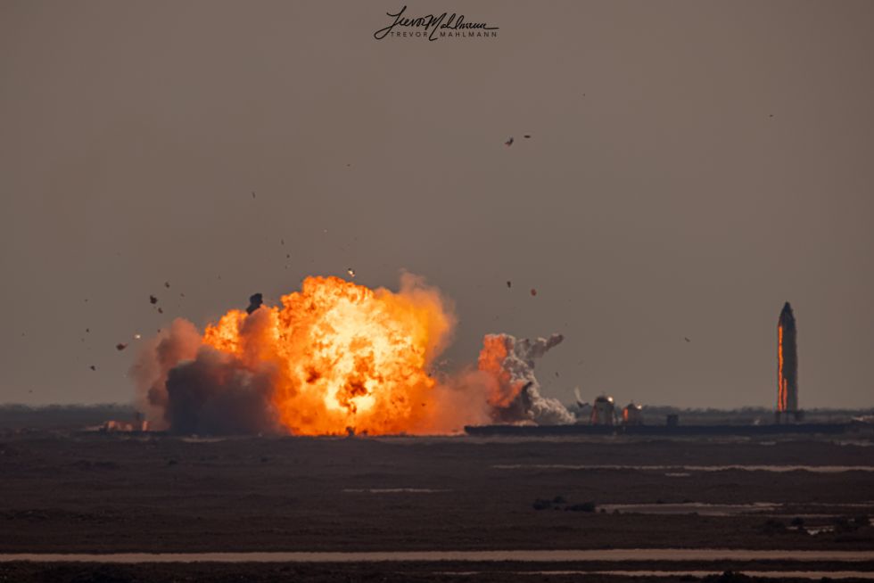 image for Prototipo de cohete de SpaceX explotó al aterrizar