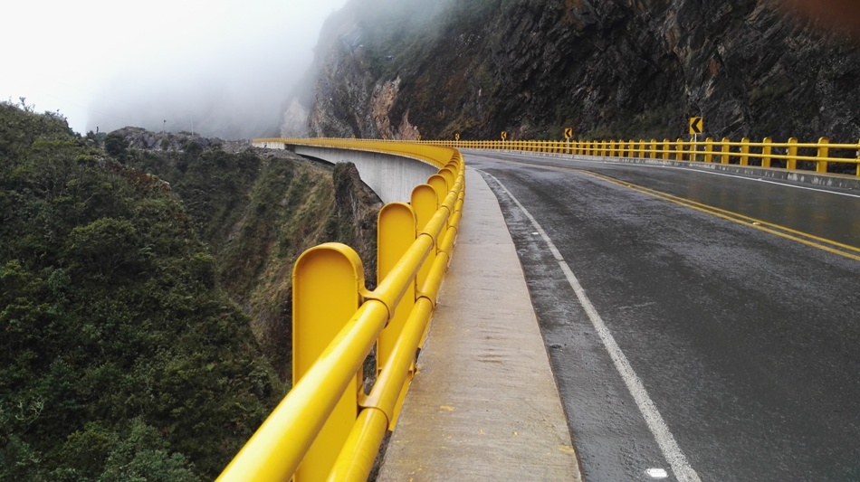 Puentes en autopistas en Colombia