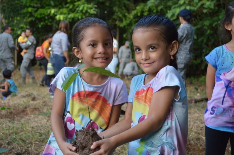 Con reforestación FAC celebra el Día Mundial del medio ambiente en el Amazonas