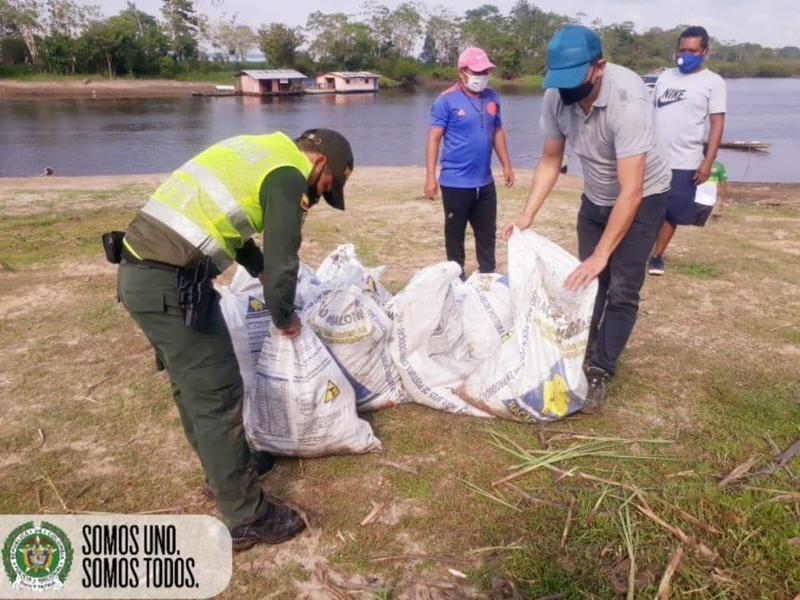 EN EL MUNICIPIO DE PUERTO NARIÑO NUESTROS POLICÍAS REALIZARON ACTIVIDADES AL MEDIO AMBIENTE