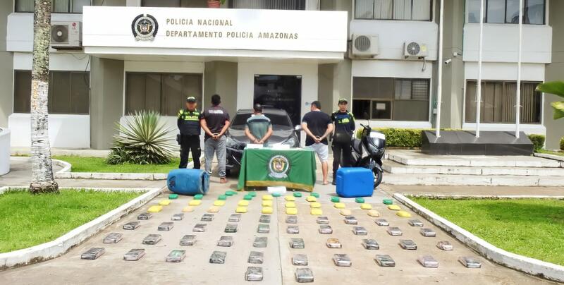 Transportaban en un vehículo 77 paquetes de cocaína y sus derivados en pleno centro de la ciudad de Leticia