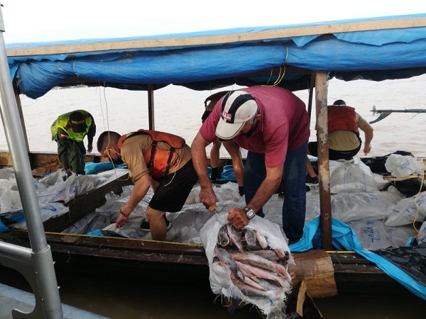 POLICÍA Y ARMADA NACIONAL REALIZAN OPERATIVOS DE CONTROL Y VIGILANCIA EN EL RÍO AMAZONAS 