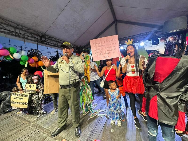 LA GOBERNACIÓN DEL AMAZONAS Y LA POLICÍA SE UNIERON PARA LLEVAR SONRISAS A LOS NIÑOS Y NIÑAS EN EL DÍA DULCE