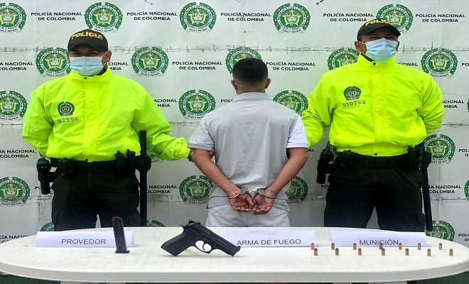 FUNCIONARIOS DE SIJIN E INTELIGENCIA POLICIAL EN AMAZONAS CAPTURARON UN HOMBRE POR DELITO DE PORTE ILEGAL DE ARMA DE FUEGO