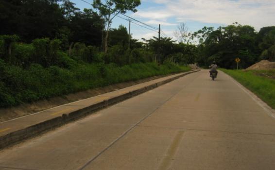 Recorriendo los lagos de Leticia en moto