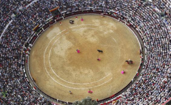 Plaza de corrida de toros vista desde el cielo