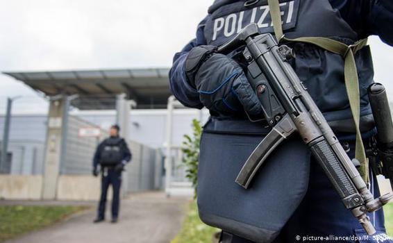 image for Médico sirio arrestado en Alemania por crímenes contra la humanidad