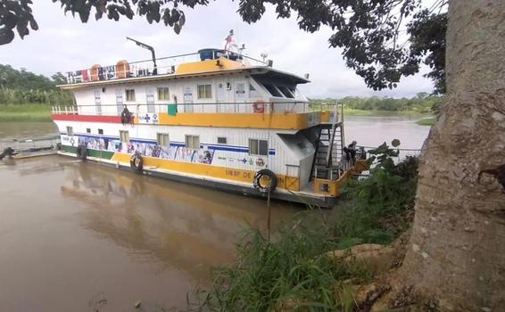 image for Equipe da UBS Fluvial de Tabatinga realizando atendimento aos ribeirinhos