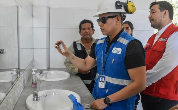 image for Verifican cloración del agua potable en colegios de Iquitos