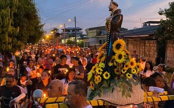 image for Paróquia Santos Anjos realizou  Procissão Pela Paz