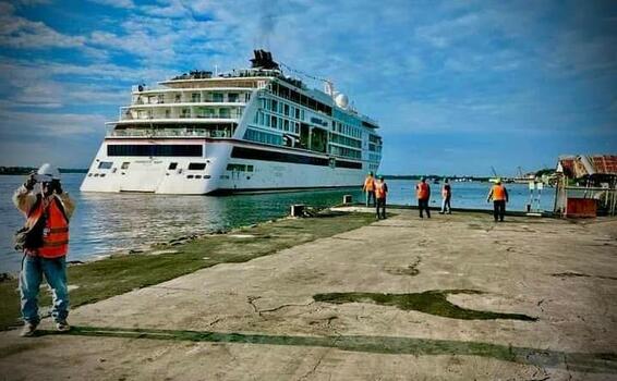 image for Crucero Hanseatic llega al muelle de Enapu 