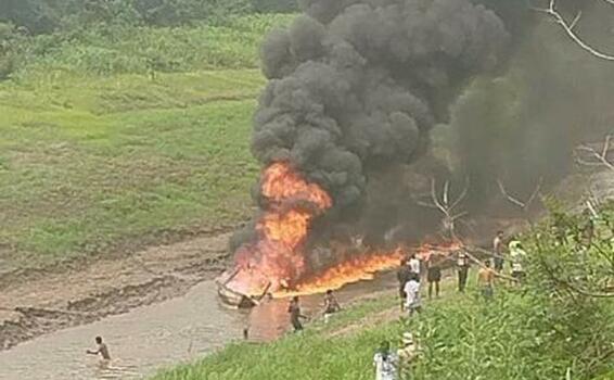 image for Explosión de bote deja un muerto y un herido