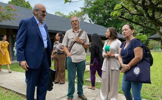 image for Visita del profesor Leopoldo Múnera