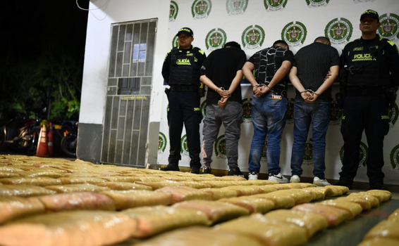 image for Tres hombres fueron sorprendidos transportando 150 mil gramos de marihuana en Aranjuez